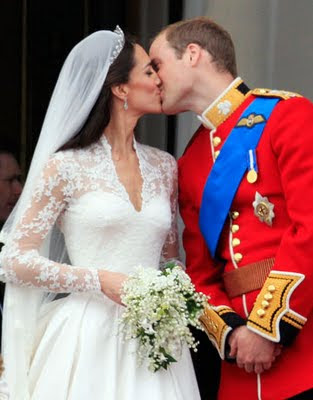 royal-wedding-kiss