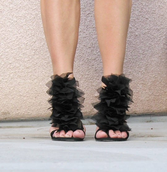 4 Ways to Dress Up a Pair of Plain Heels