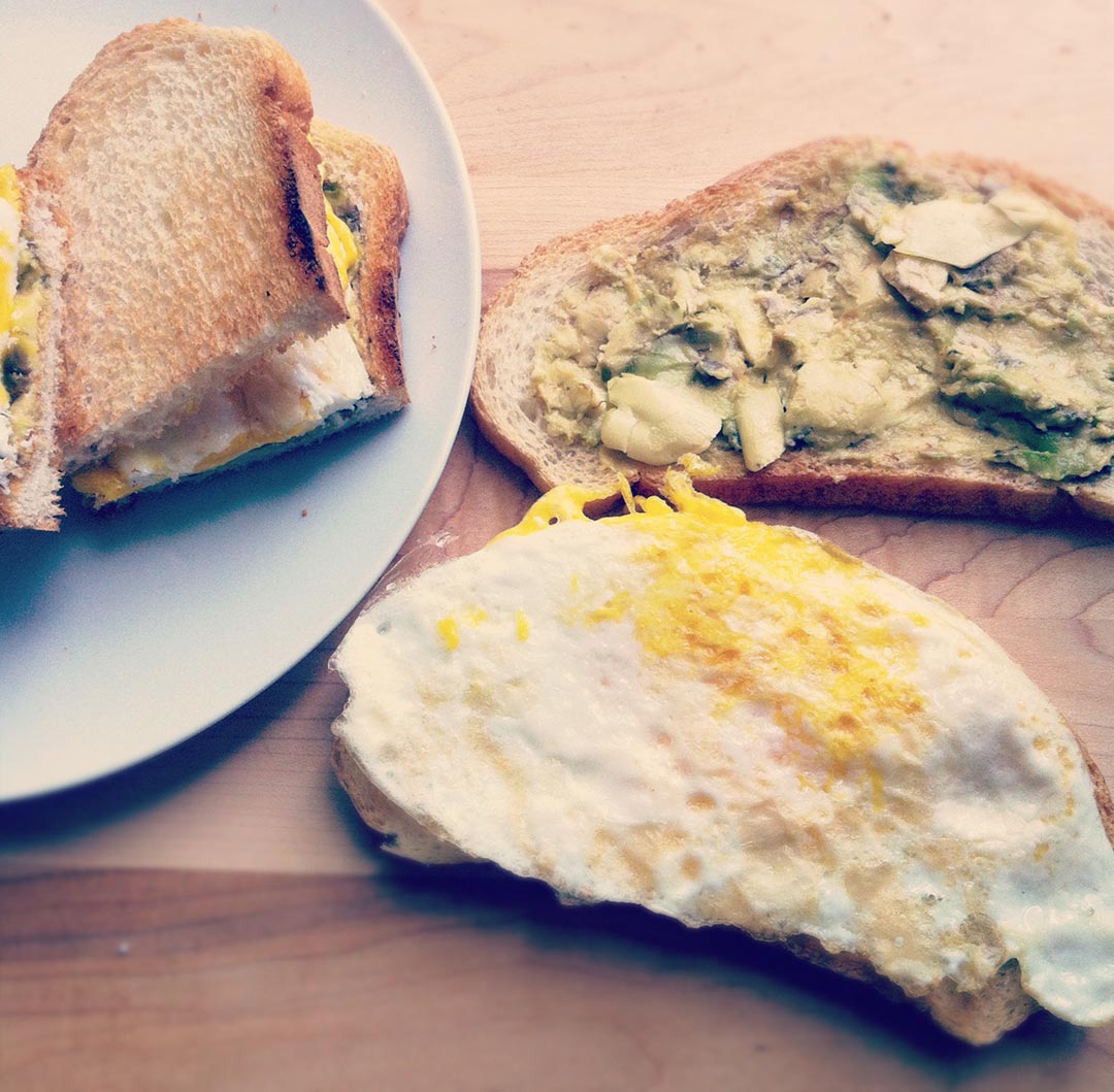 Avocado-Egg-Sandwich